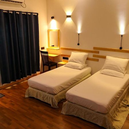 Ayira Maldives Hotel Feridhoo Bagian luar foto