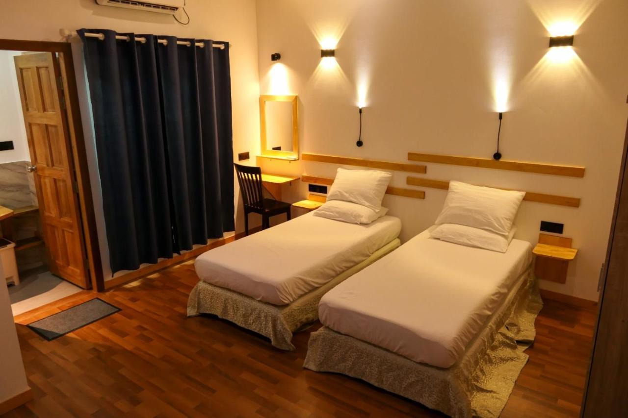 Ayira Maldives Hotel Feridhoo Bagian luar foto