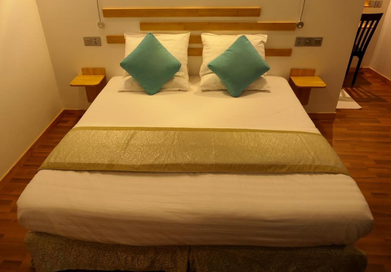 Ayira Maldives Hotel Feridhoo Bagian luar foto
