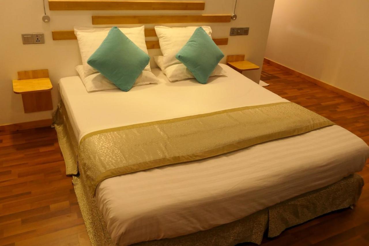 Ayira Maldives Hotel Feridhoo Bagian luar foto