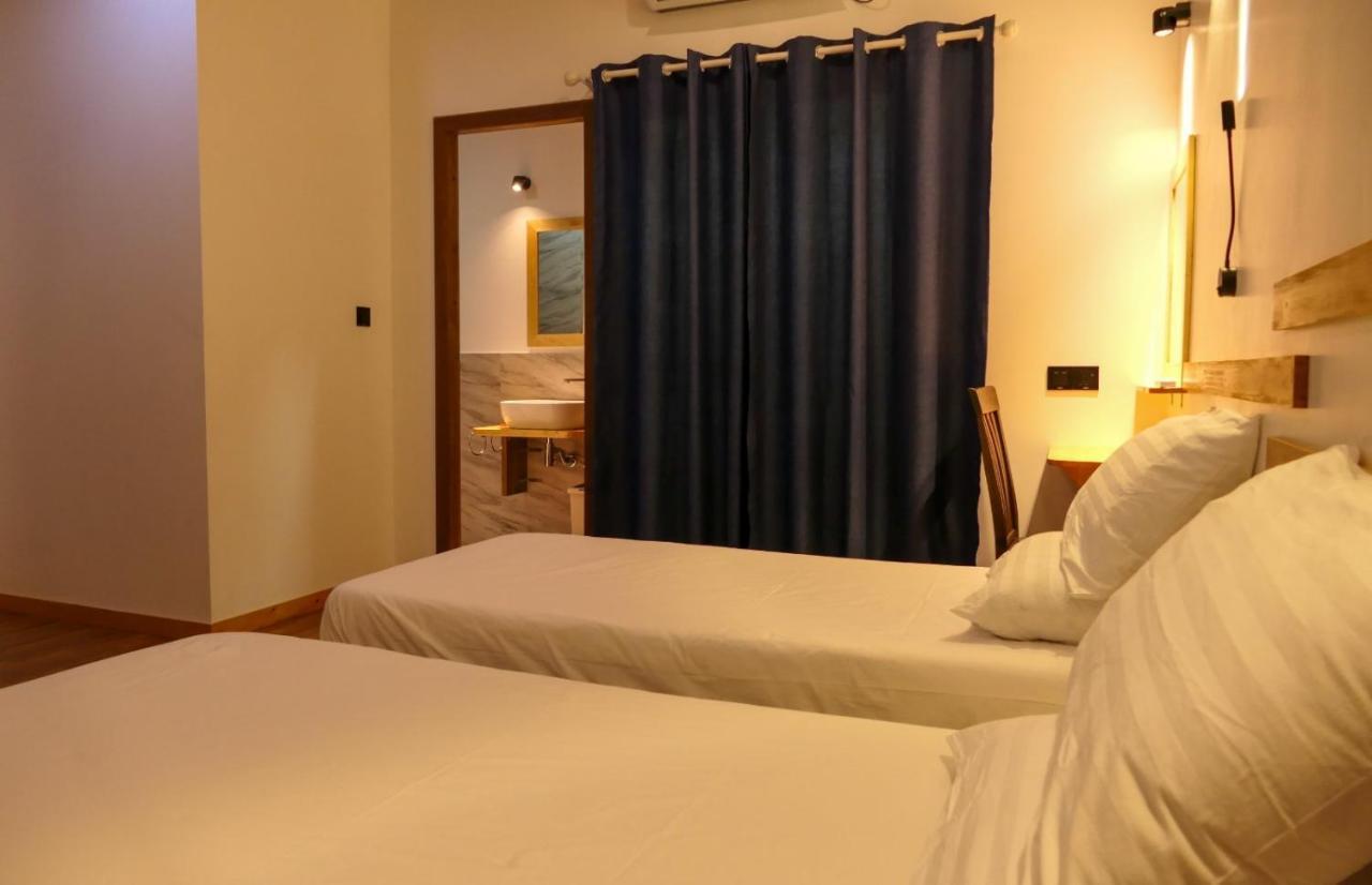 Ayira Maldives Hotel Feridhoo Bagian luar foto